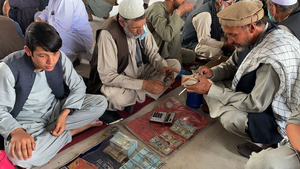 Taliban bans the use of foreign currencies in Afghanistan