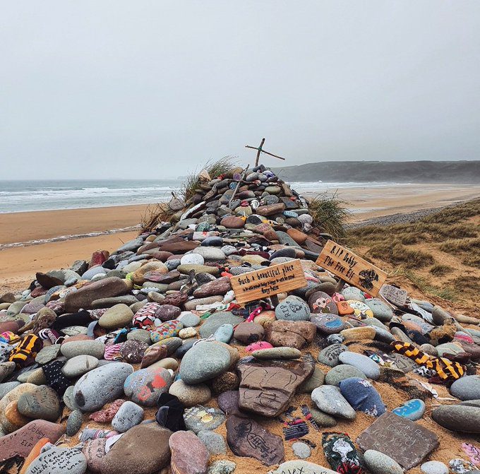 Harry Potter fans leave socks at Dobby memorial in Wales