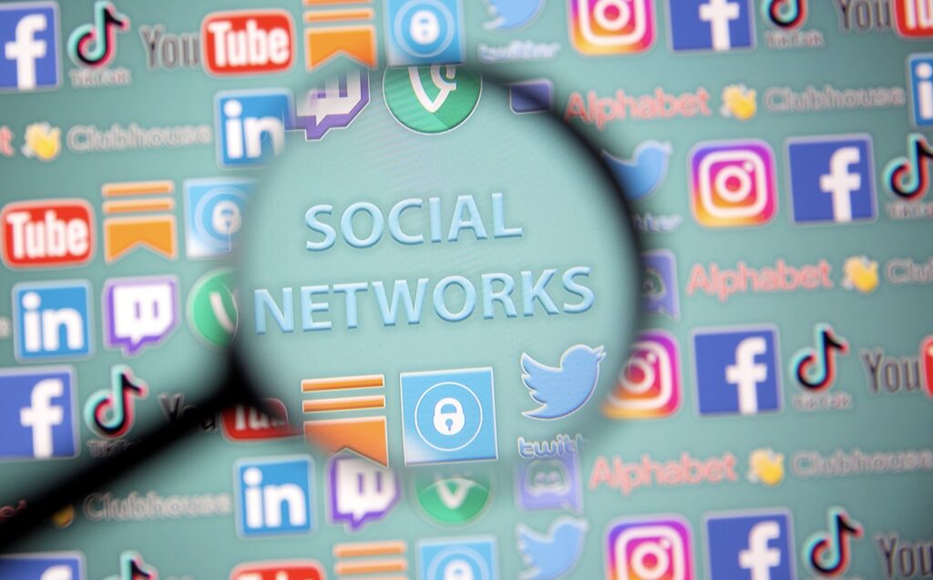 How to choose the right social media platforms for schools