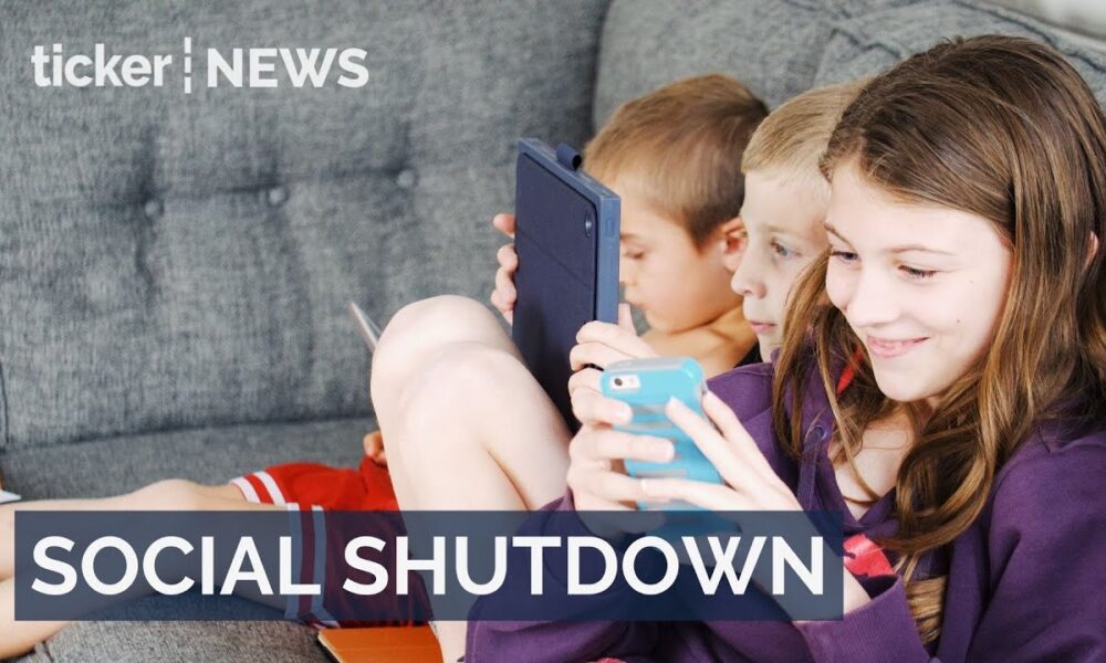 Australia becomes the first country to ban social media for under-16s