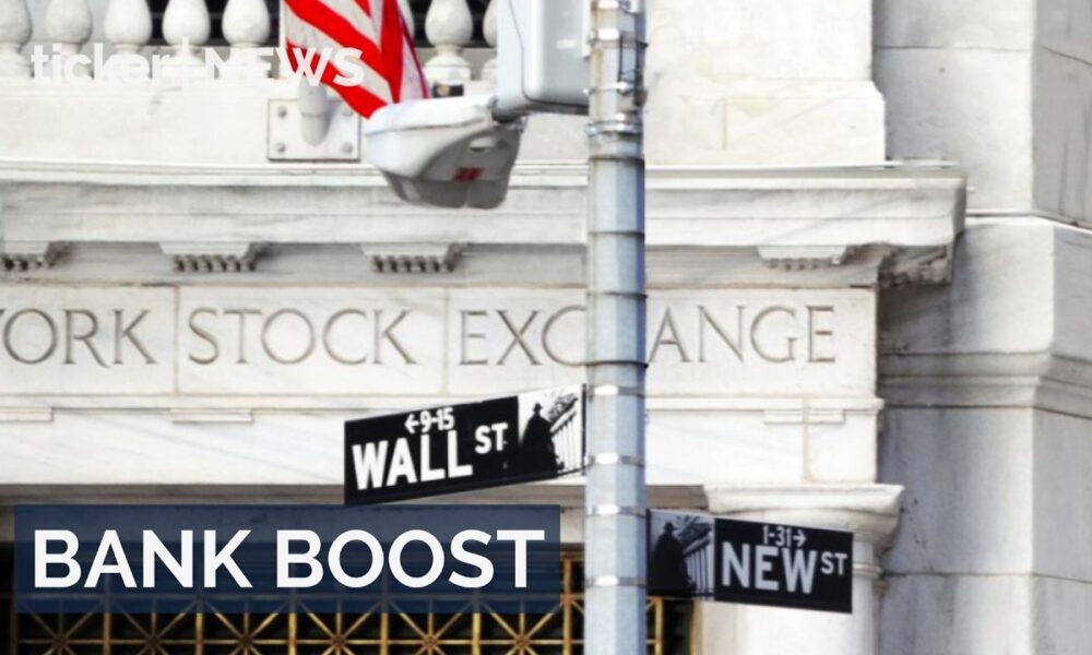 S&P 500 rises as financial stocks lead and tech slips